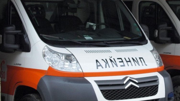 Жената е транспортирана в болница, където е починала. Снимка: архив Булфото