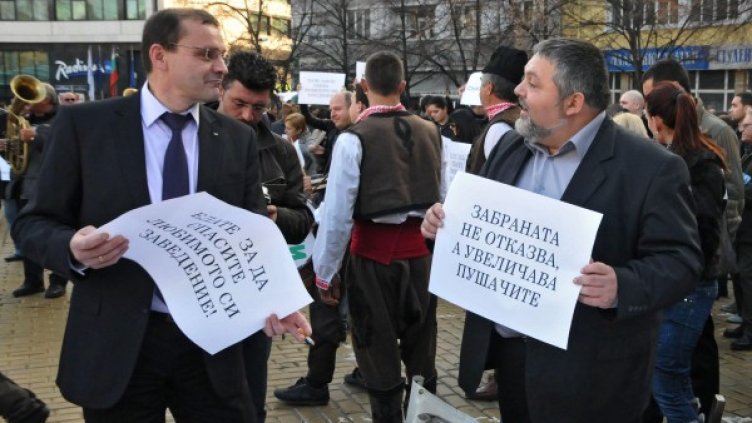 Депутатите Стоян Иванов и Кирил Гумнеров. Снимка: Архив Булфото