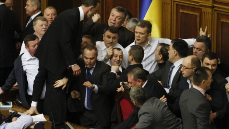 Сбиване спря работата на украинския парламент. Снимка: Reuters