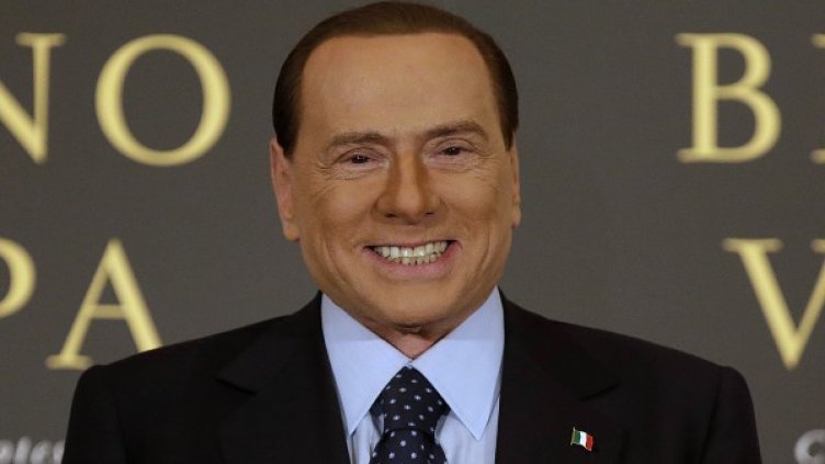 Берлускони се е сгодил с 48 г. по-младата от него Франческа