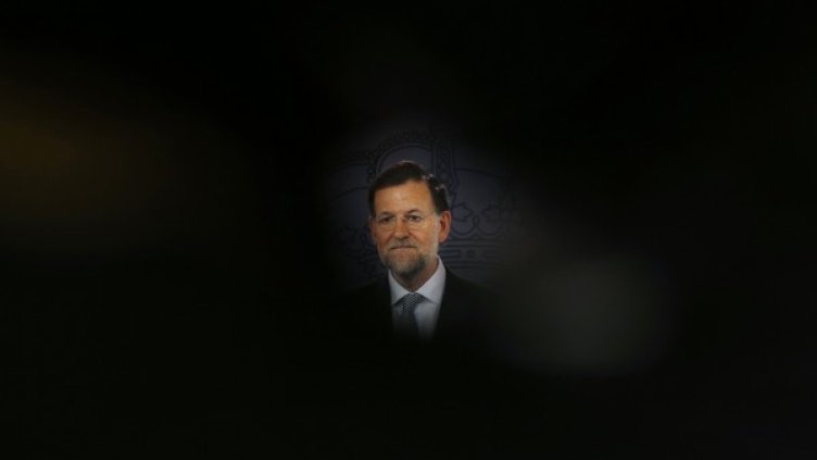 Мариано Рахой бе принуден да затегне коланите. Снимка: Ройтерс