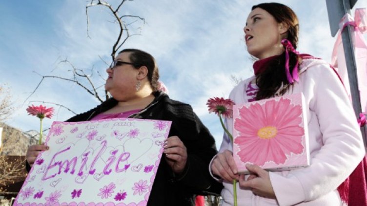 В памет на жертвите от масовото убийство. Снимка: архив, Reuters