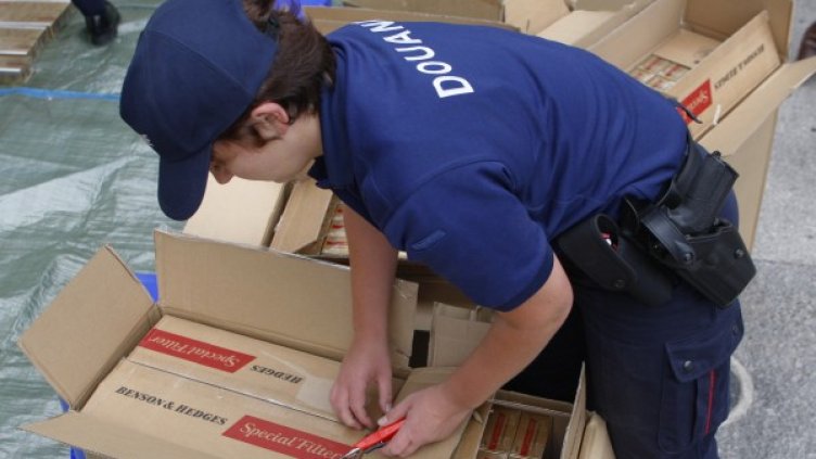 6,3 тона контрабандни цигари са заловили френските митничари за ден. Снимка: архив, Reuters