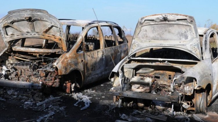 Изгорели коли в Бургас. Снимка: БулФото-архив