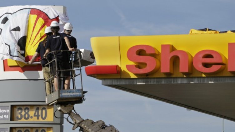 Протест на екозащитници срещу Shell. Снимка: Ройтерс