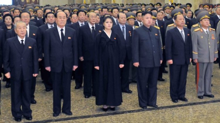 Ли Сол Джу и Ким Чен Ун на траурната церемония. Снимка: архив, Reuters