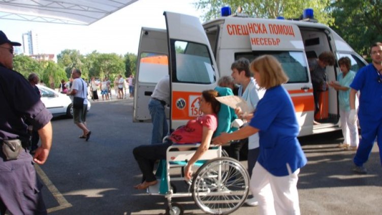 Линейка кара пострадалите след атентата. Снимка: Булфото