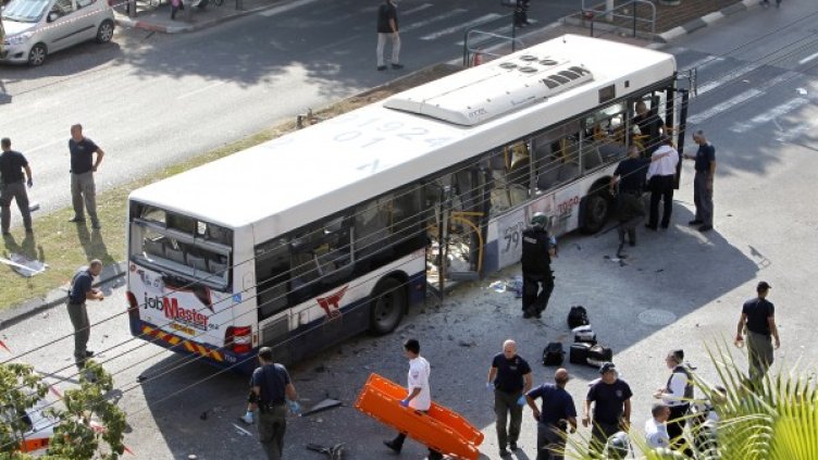 Взривеният през ноември автобус. Снимка: Reuters