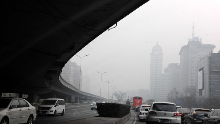 Властите в Пекин препоръчаха по възможност хората да не излизат от домовете си днес. Снимка: Reuters