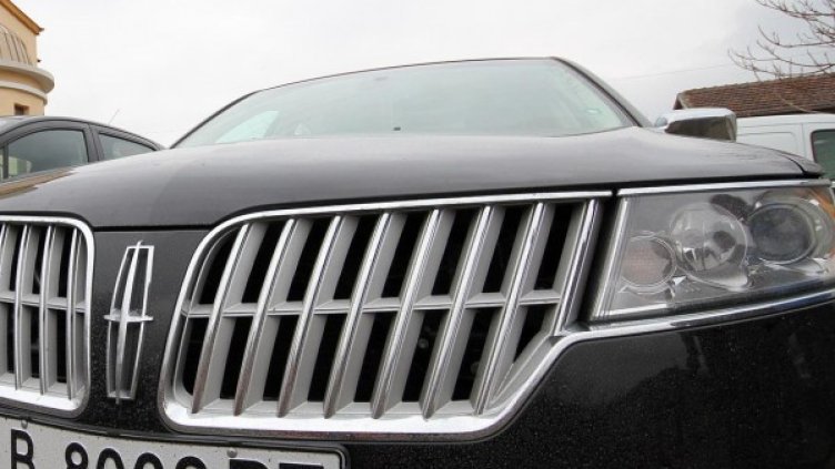 Линкълн MKZ Хибрид на Дядо Кирил. Снимка: архив, БулФото