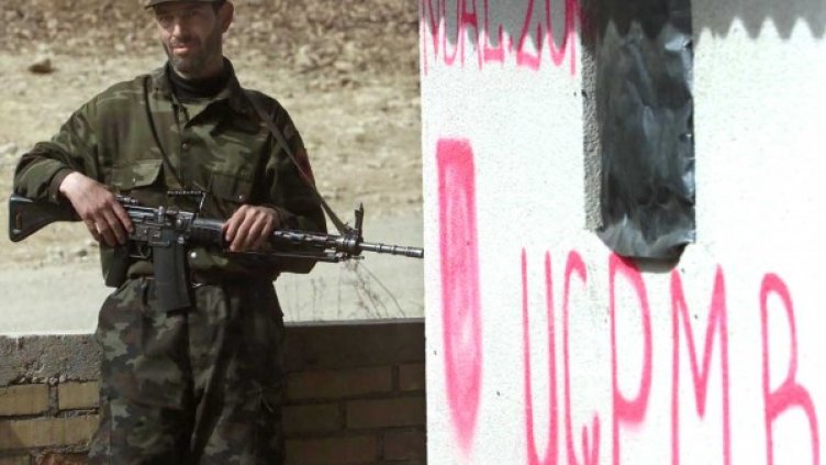 Етнически албанец от Армията за освобождение на Прешево, Медведжа и Буяновац, 2001 г. Снимка: архив, Reuters
