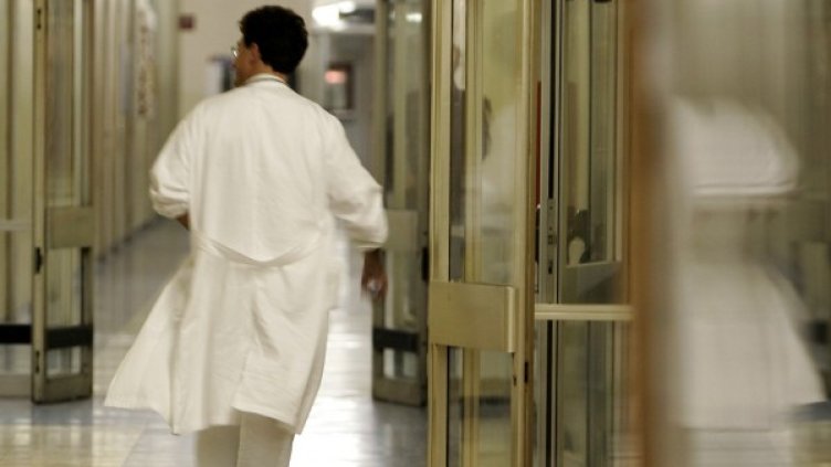 В България е по-добре да се разболяваш в работен ден. Снимка: архив, Reuters