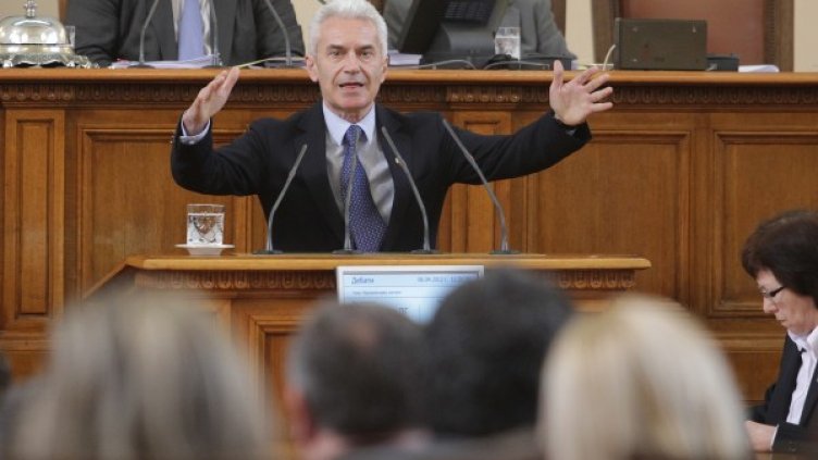 Волен Сидеров скочи на Рашидов. Снимка: архив, БТА