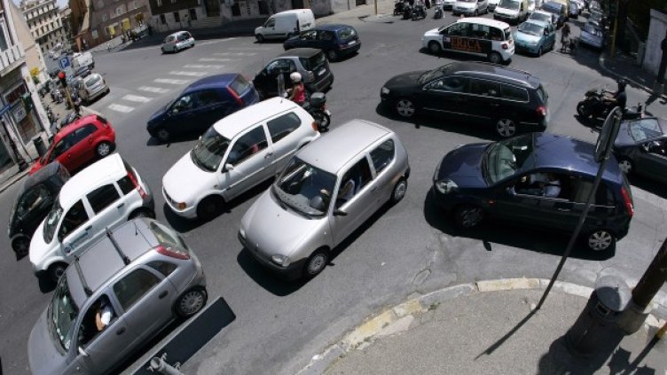 Шофьорските книжки в ЕС ще бъдат заменяни постепенно с новите. Снимка: архив, Reuters