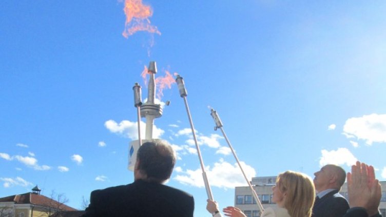 Триметрова символична факла, захранвана с природен газ. Снимка: БТА