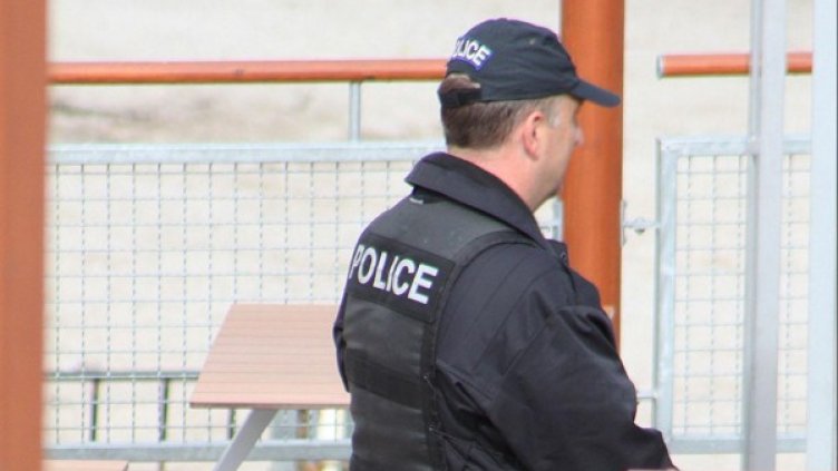 При акцията са задържани и седем момичета. Снимка: архив Булфото