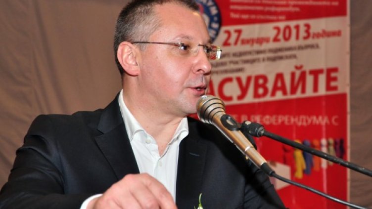 Станишев също извади документи. Снимка: архив, БТА