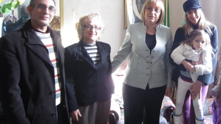 Цачева се срещна с наши сънародници в Дъблин. Снимка: БТА