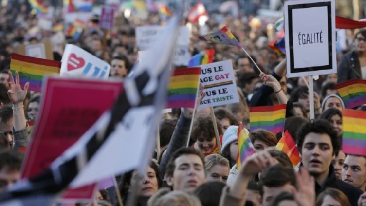 Подкрепа за плановете на френското правителство да узакони хомосексуалните бракове и осиновяването на деца от хомосексуални двойки. Снимка: Reuters