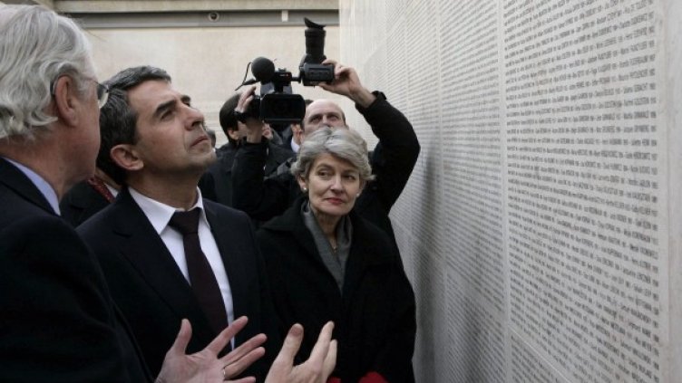 Росен Плевнелиев и Ирина Бокова посетиха Мемориала на Холокоста Снимка: БТА