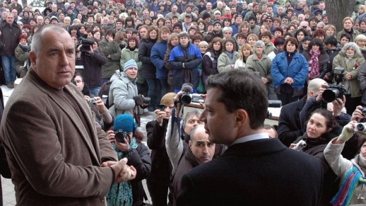 Вчера премиерът Борисов и икономическият министър Делян Добрев бяха във ВМЗ-Сопот. Снимка: БТА