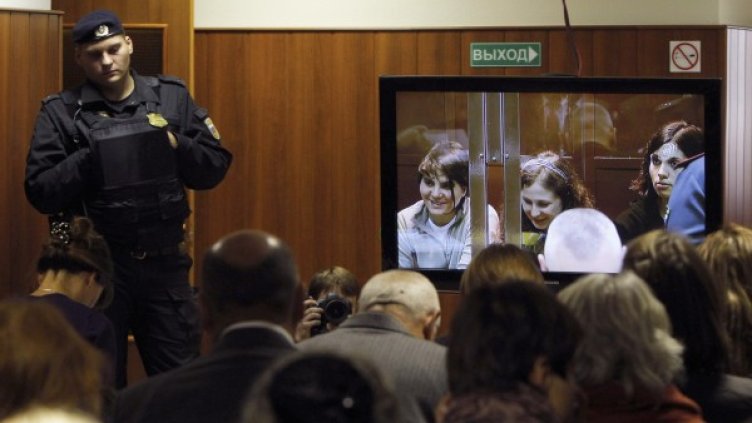 Трите подсъдими в съдебната зала. Снимка: Reuters