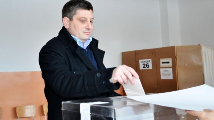 Червенкондев гласува на референдума. Снимка: БулФото