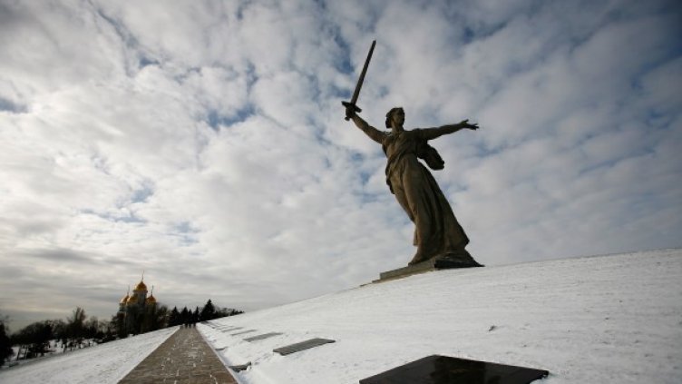Паметникът &bdquo;Родината-майка зове&ldquo; на хълма Мамаев курган във Волгоград. Снимка: архив, Getty Images/Guliver Photos