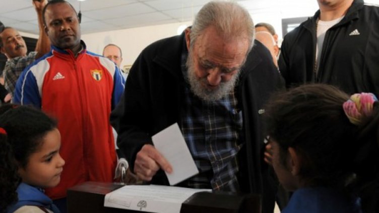 Фидел Кастро пуска своя глас. Снимка: Reuters