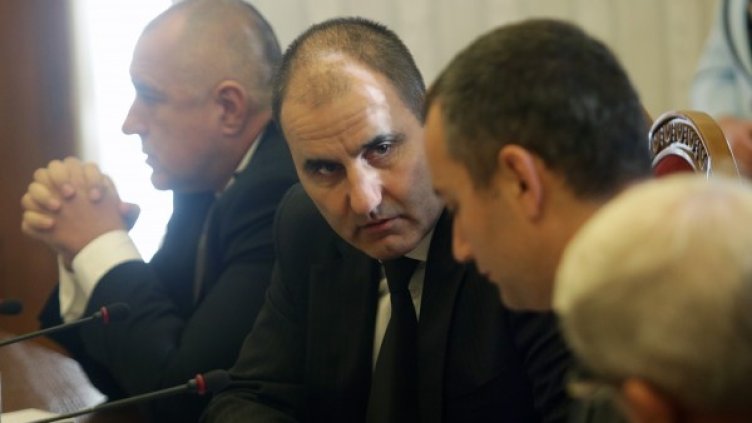 Цветан Цветанов в компанията на Бойко Борисов и николай Младенов на Консултативния съвет по национална сигурност. Снимка: БТА