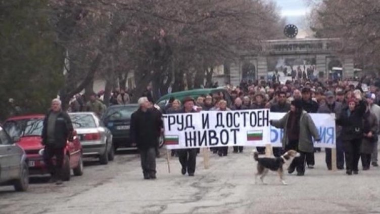 Срамна работа няма, гладът е страшен!