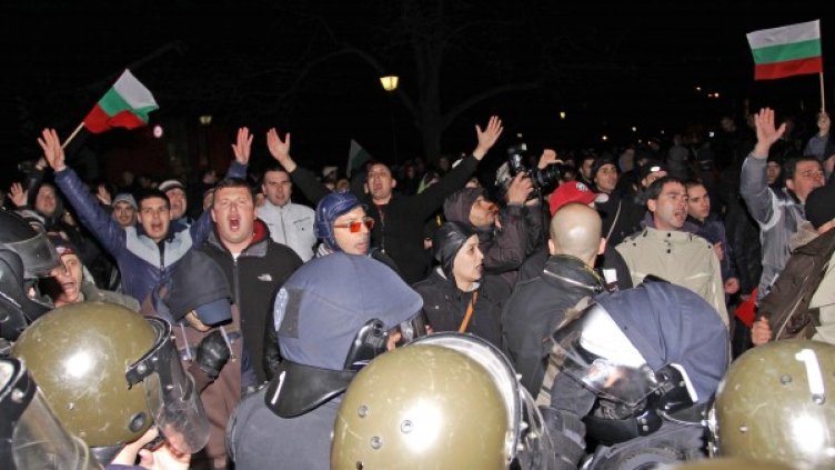 Докъде ще доведе бунтът? Снимка: Булфото