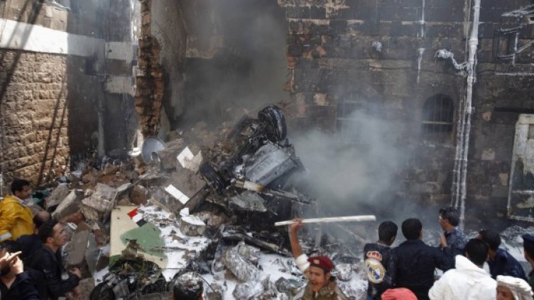 Военне самолет се разби в столицата на Йемен. Снимка: Reuters