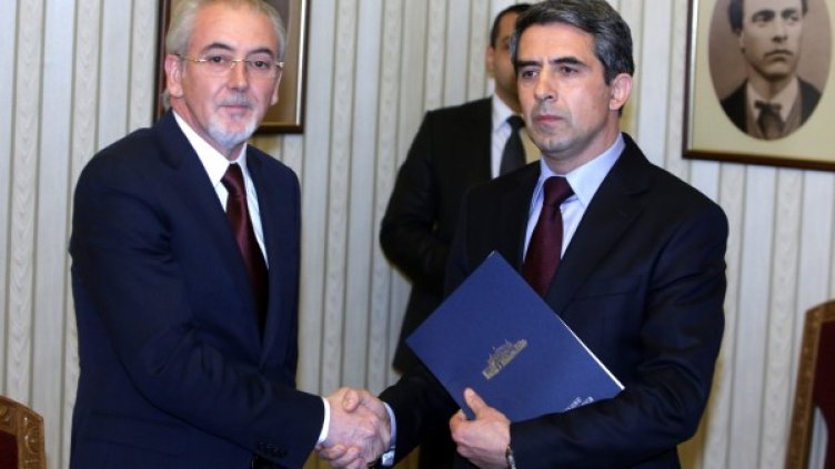 Лидерът на ДПС Лютви Местан и президентът Росен Плевнелиев Снимка: БТА