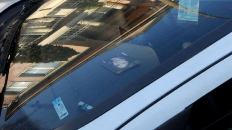 Снимка на похитената Лара в полицейска кола. Снимка: Булфото