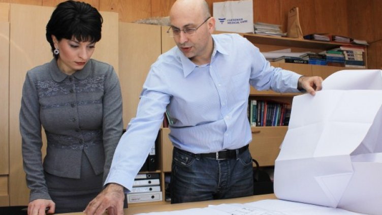 Атанасова инспектира изпълнението на дейностите по проекта. Снимка: БТА