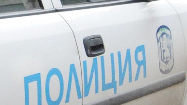 Пиян нарочно ударил патрулка с Мицубишито си и отпрашил