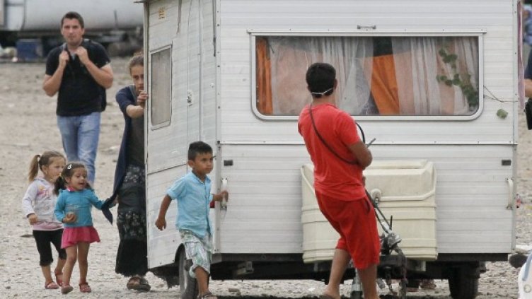 Пожар унищожи ромски лагер край Париж. Снимка: архив, Reuters