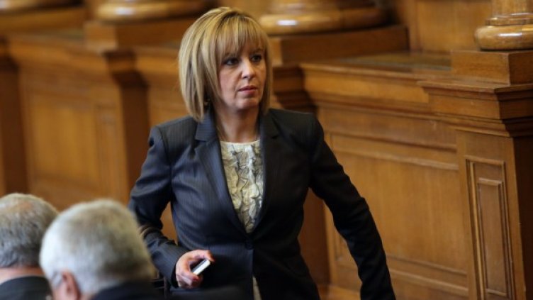 "Червеното острие" Мая Манолова често беше опонент на ГЕРБ Снимка: БТА