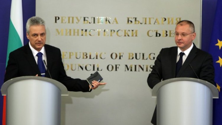 Премиерът Марин Райков с лидера на БСП Сергей Станишев. Снимка: БТА