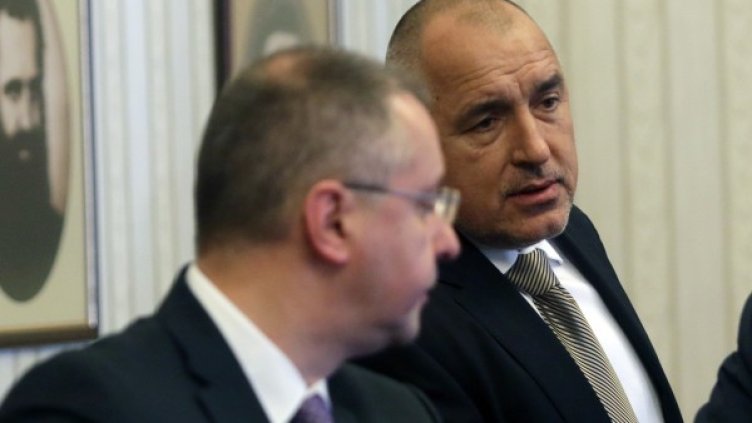 ГЕРБ води на БСП въпреки протестите. Снимка: БТА