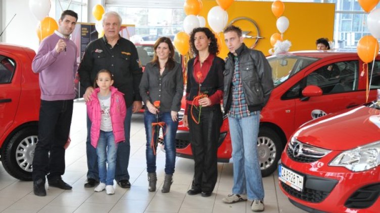 TBI Bank раздаде 5 автомобила в кампанията „Искаш ли я за една година?
