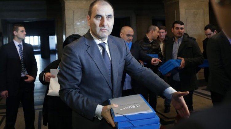 ГЕРБ се регистрира за участие във вота. Снимка: БТА