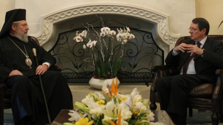 Архиепископ Хризостом и Никос Анастасиадис. Снимка: Reuters