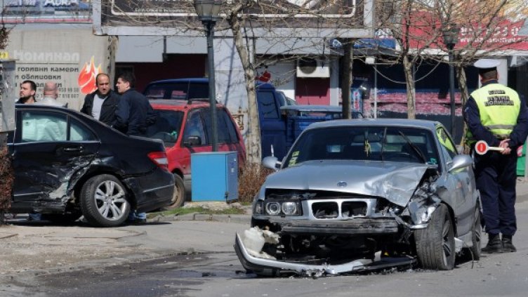 Мерцедес и BMW се помляха на "Симеоновско шосе"