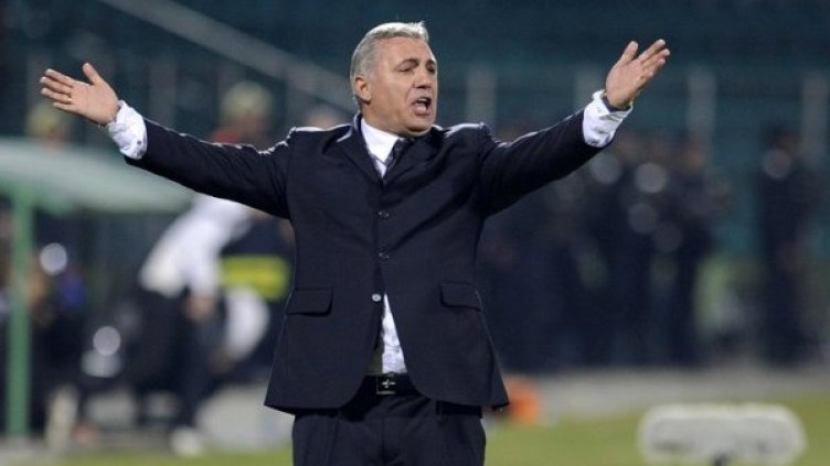 РЗС атакува Стоичков. Снимка: архив, Булфото