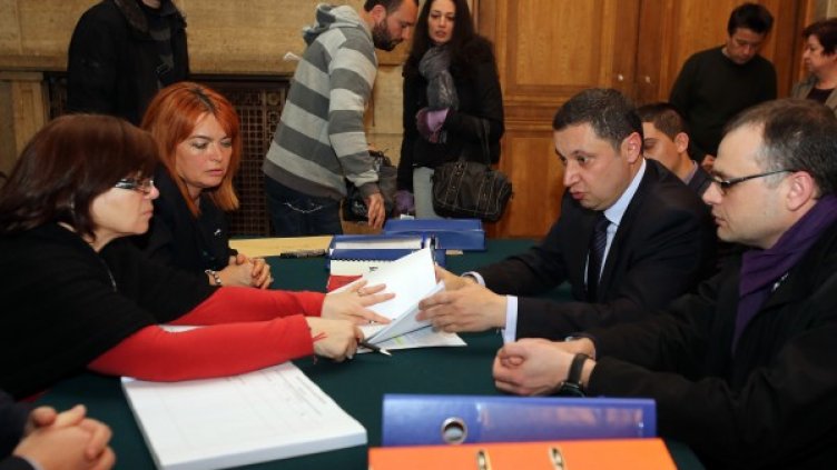 Янев внесе в ЦИК над 16 500 подписа за регистрация на партията за предстоящите парламентарни избори. Снимка: БТА