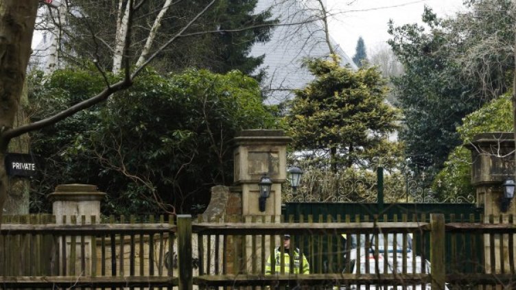 Домът, в който беше открито тялото на Борис Березовски. Снимка: Reuters