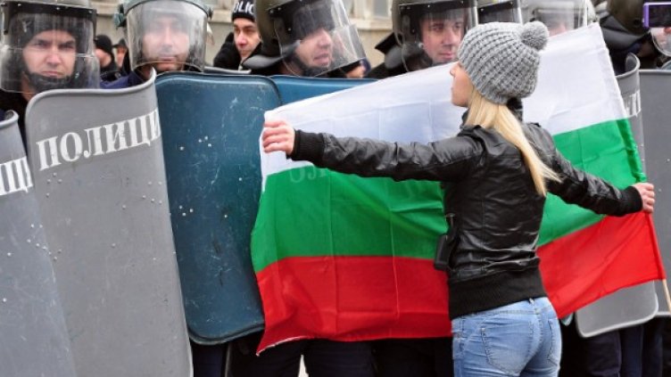 Улицата ще продължи да е фактор, смята Безлов. Снимка: архив, БТА