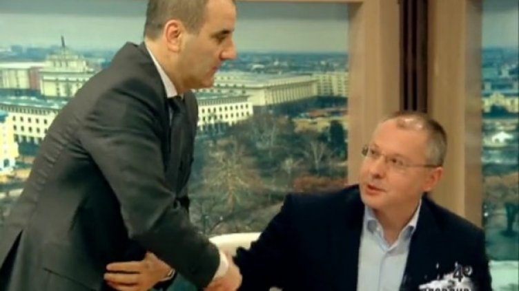 Цветанов и Станишев си стиснаха ръцете на раздяла. Снимка: bTV